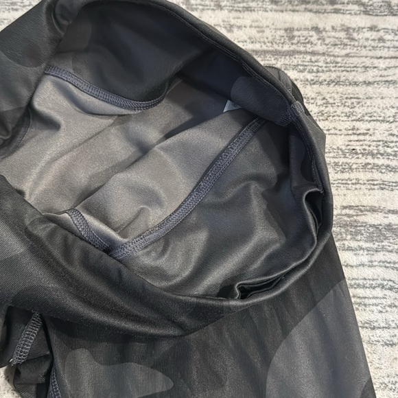 Alo Yoga black camouflage leggings size small - Picture 4 of 7